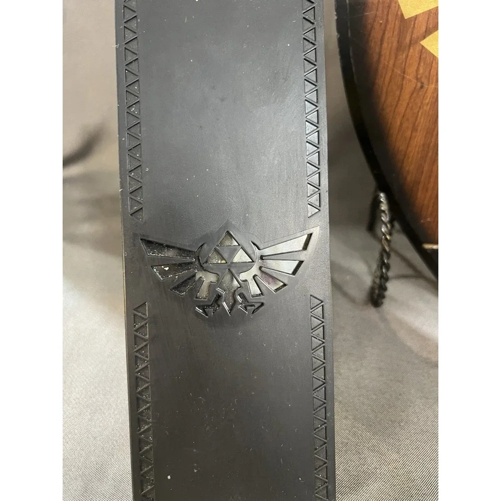 ZELDA SHEILD WALL WITH HOOKS 11